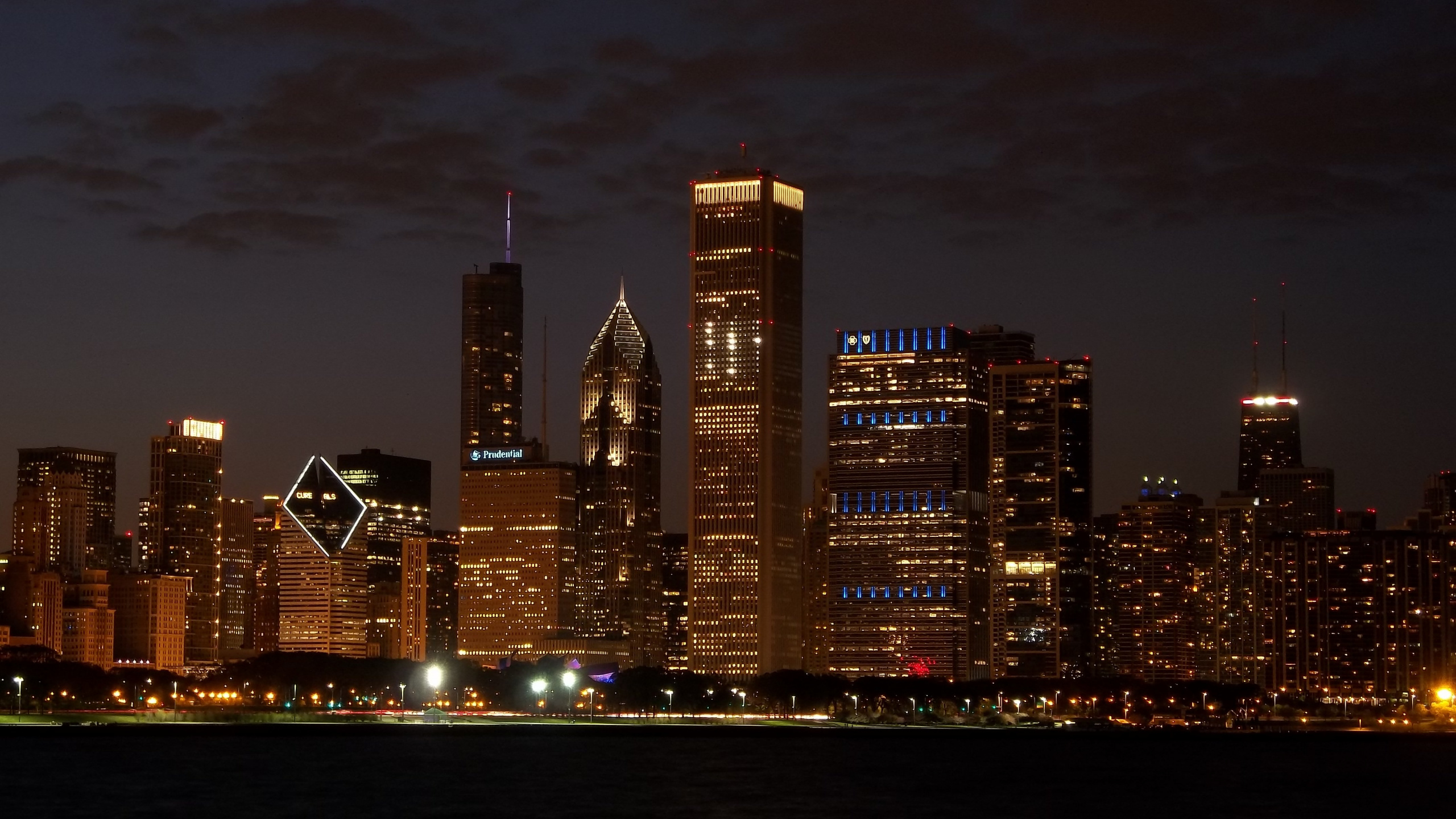 Обои Чикаго, небоскреб, город, городской пейзаж, линия горизонта в разрешении 2560x1440