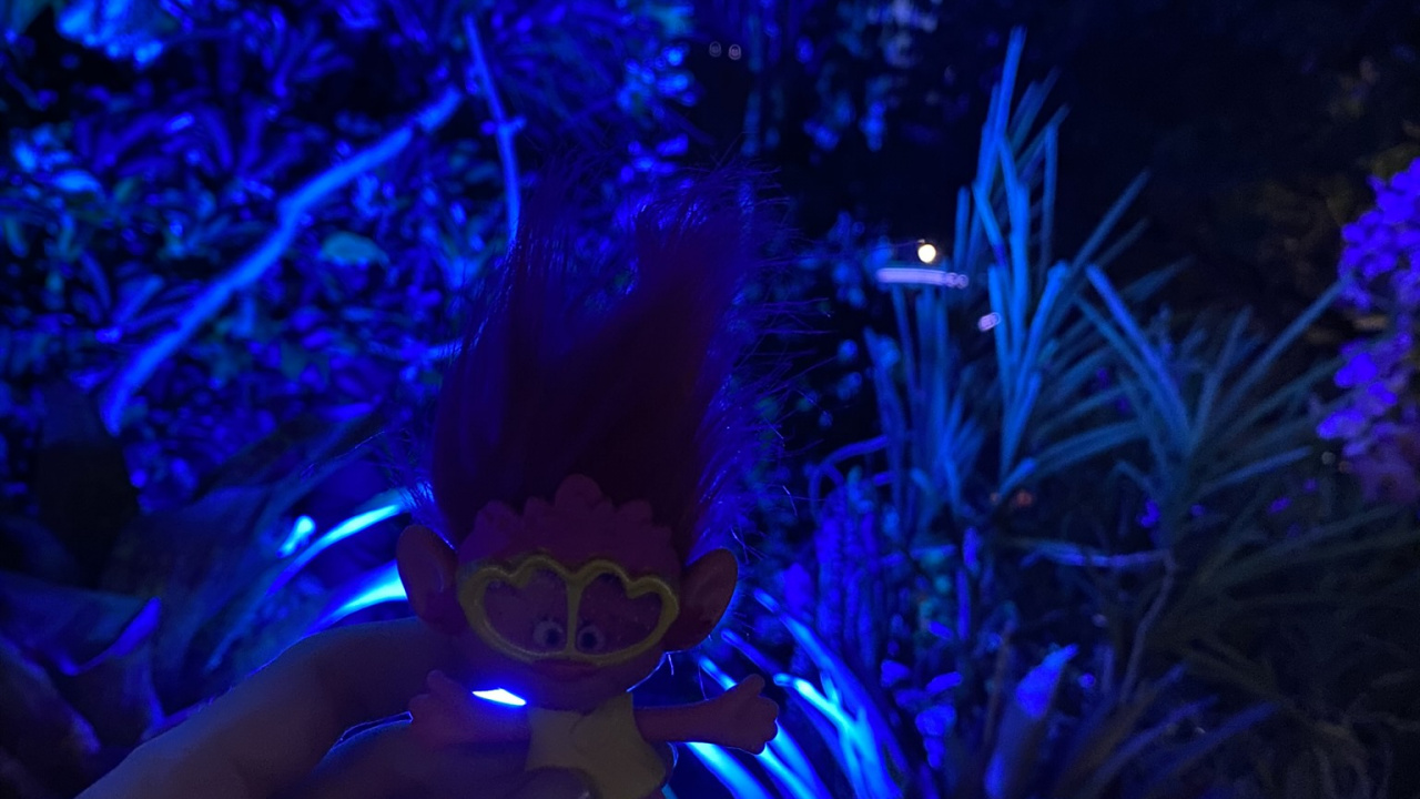 Обои Сингапур, свет, мажорель синий, морская биология, фрактальное искусство в разрешении 1280x720