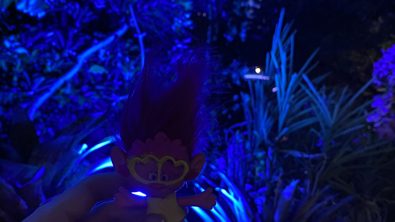 Обои Сингапур, свет, мажорель синий, морская биология, фрактальное искусство в разрешении 1366x768