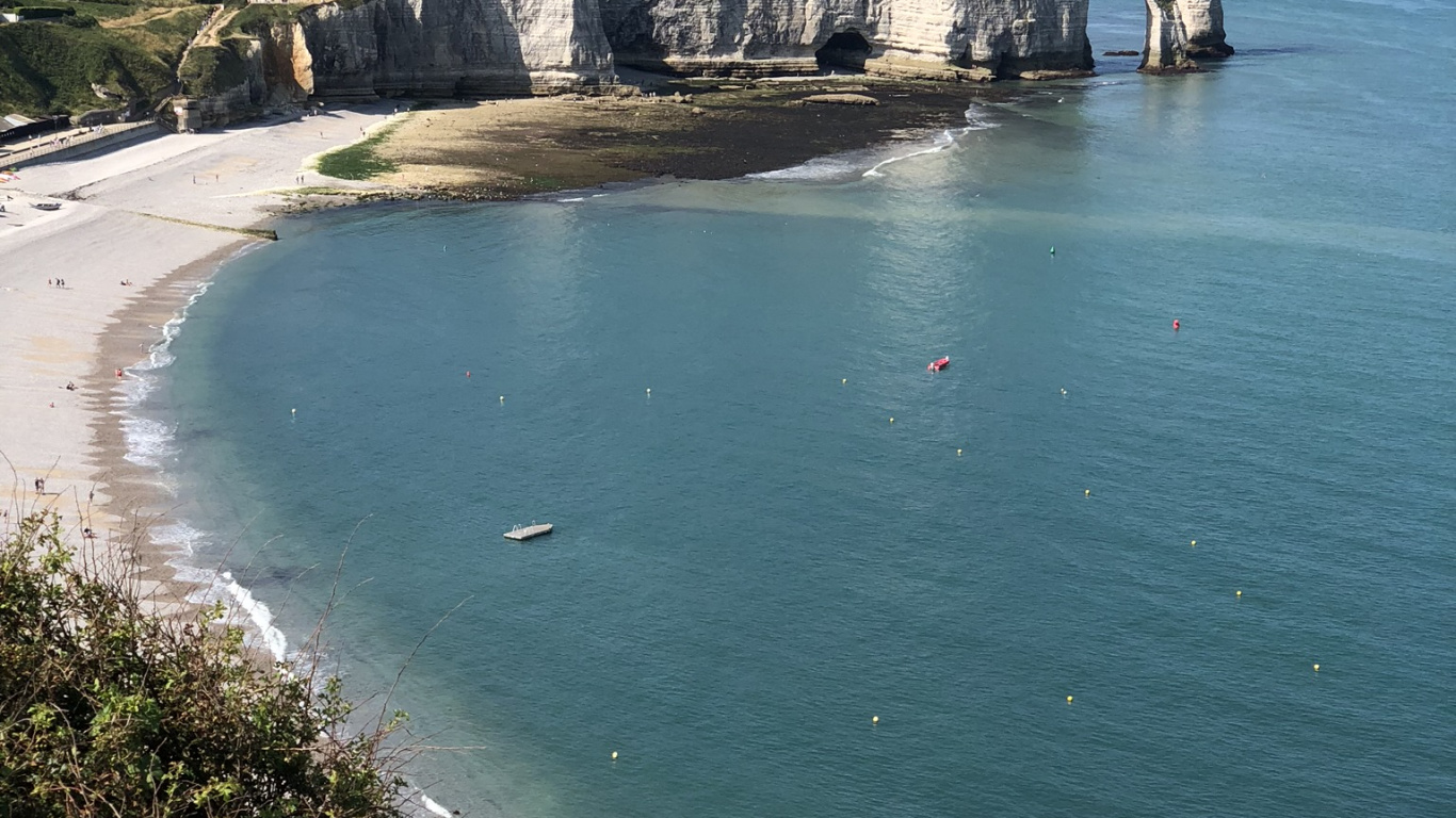 Обои Авальская скала, водоем, побережье, природный ландшафт, рок в разрешении 1366x768