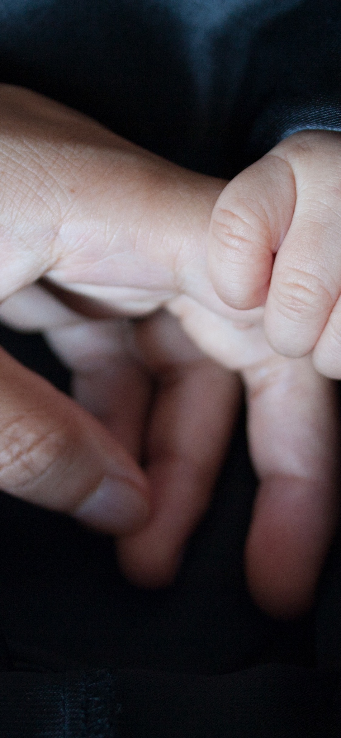 Обои младенец, палец, кожа, ноготь, рука в разрешении 1125x2436