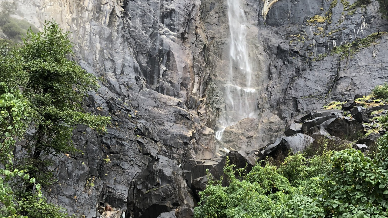 Обои водопад, вода, рок, обнажение, природный ландшафт в разрешении 1280x720