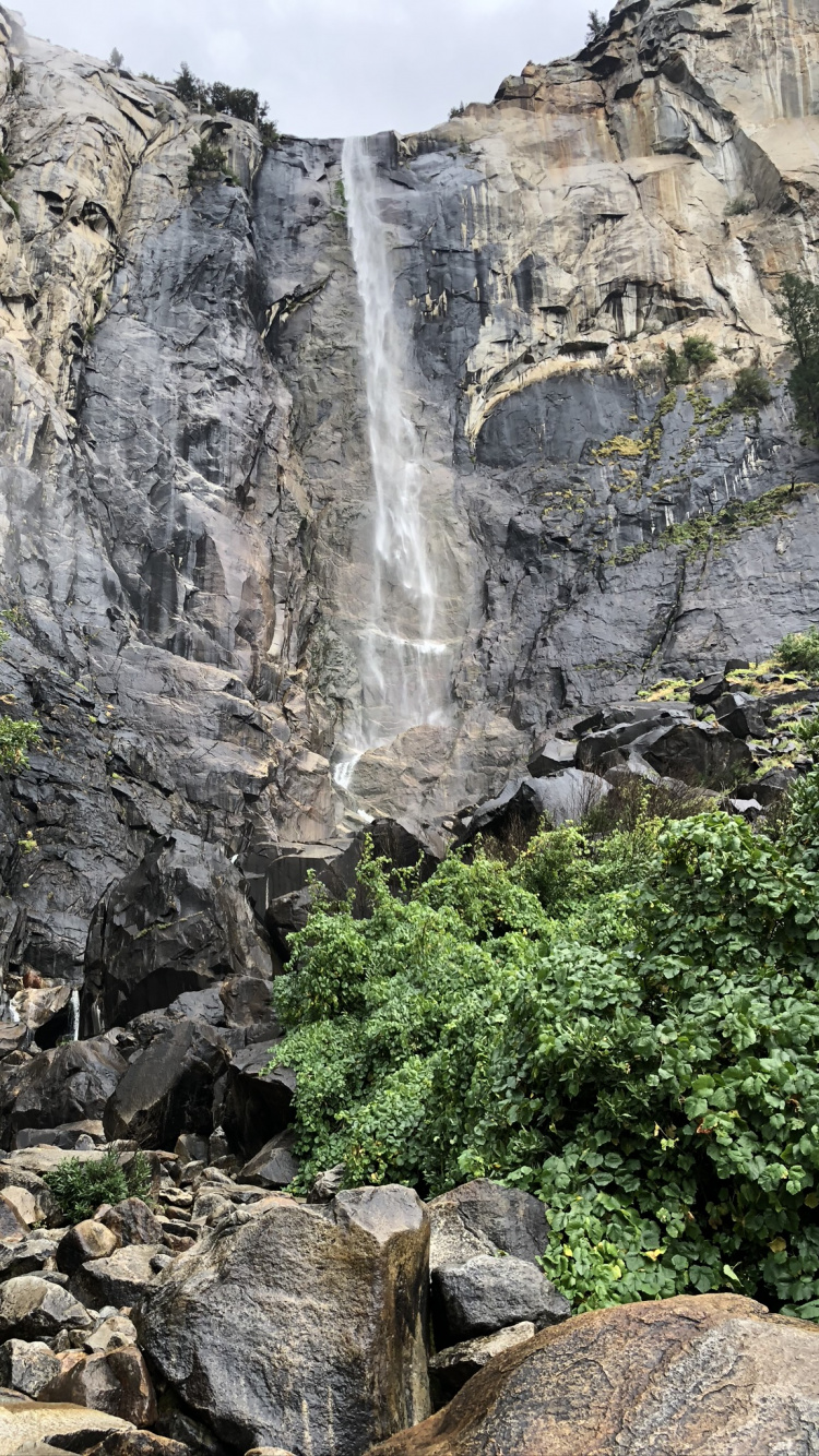 Обои водопад, вода, рок, обнажение, природный ландшафт в разрешении 750x1334