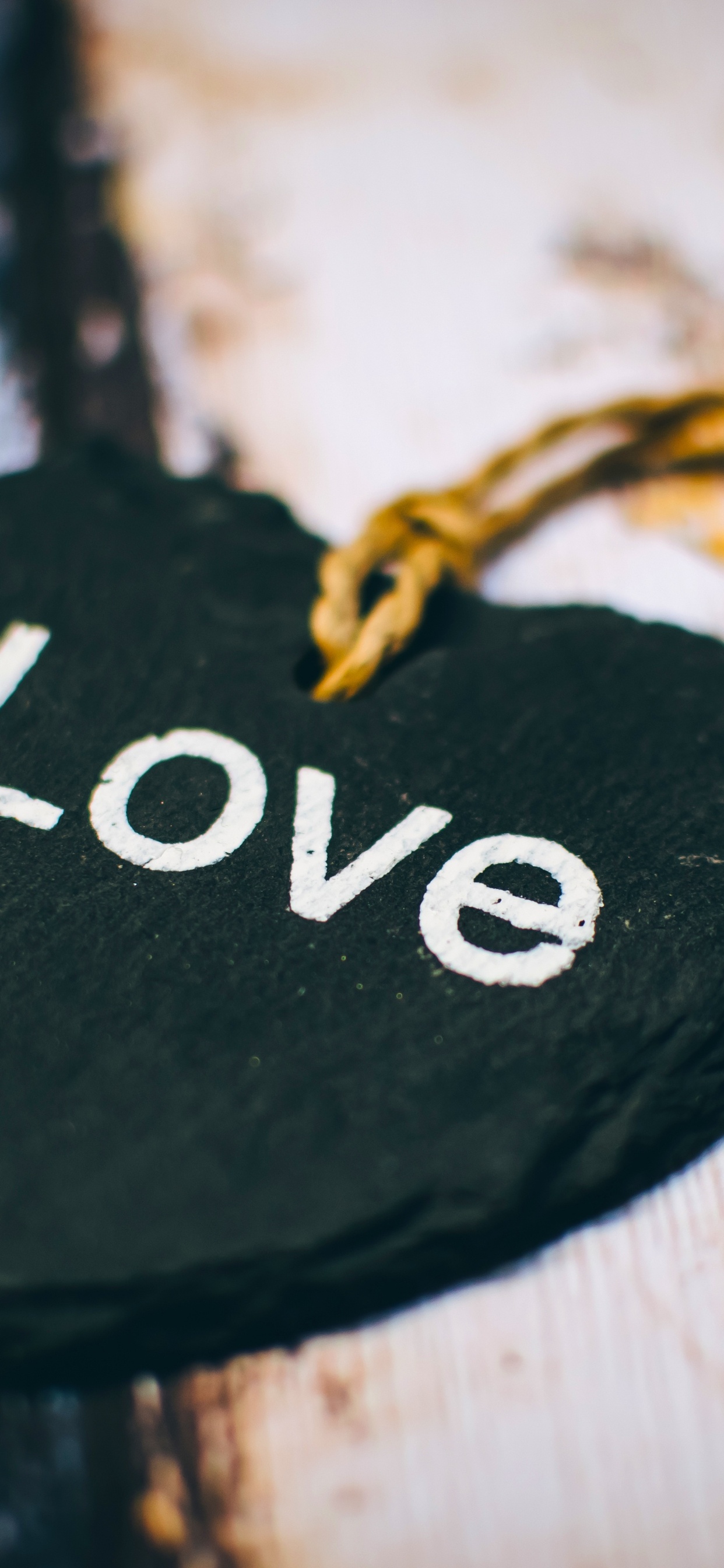 Обои текст, древесина, сердце, дерево, любовь в разрешении 1242x2688