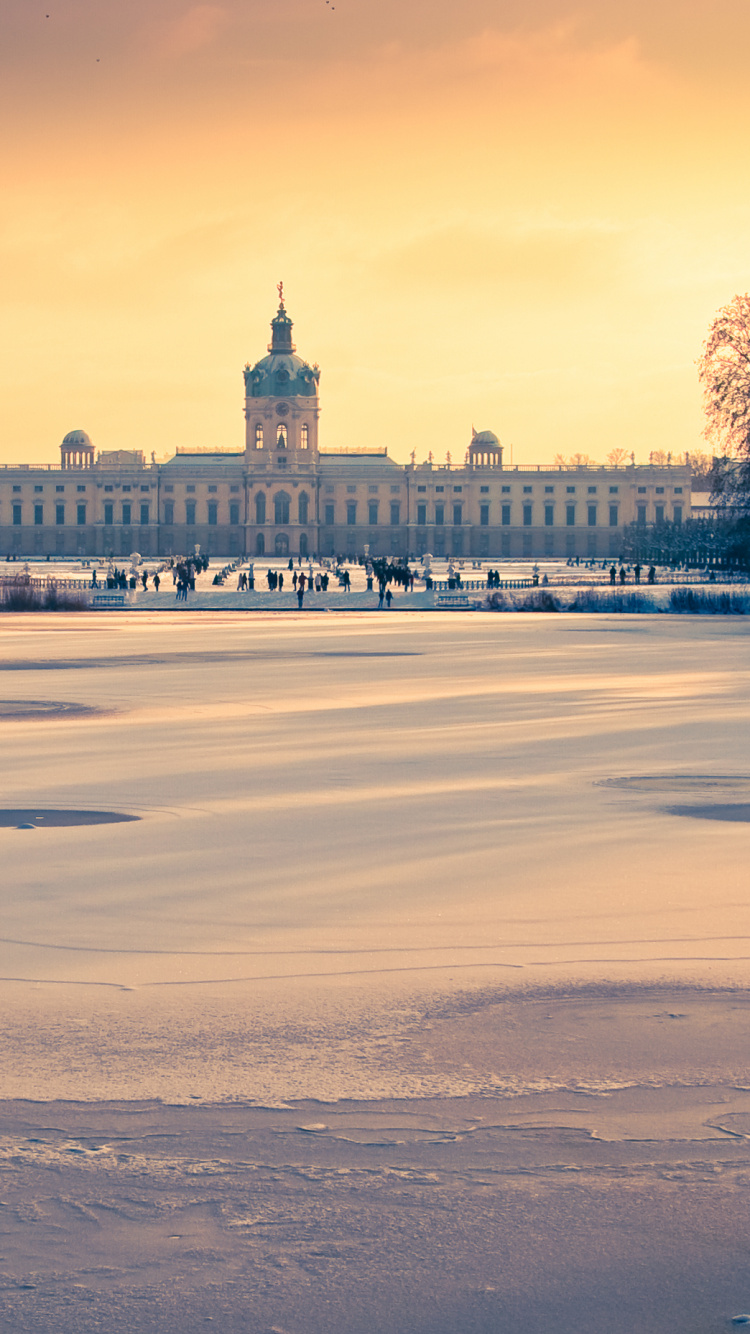 Обои Дворец Шарлоттенбург, снег, зима, облако, дневное время в разрешении 750x1334