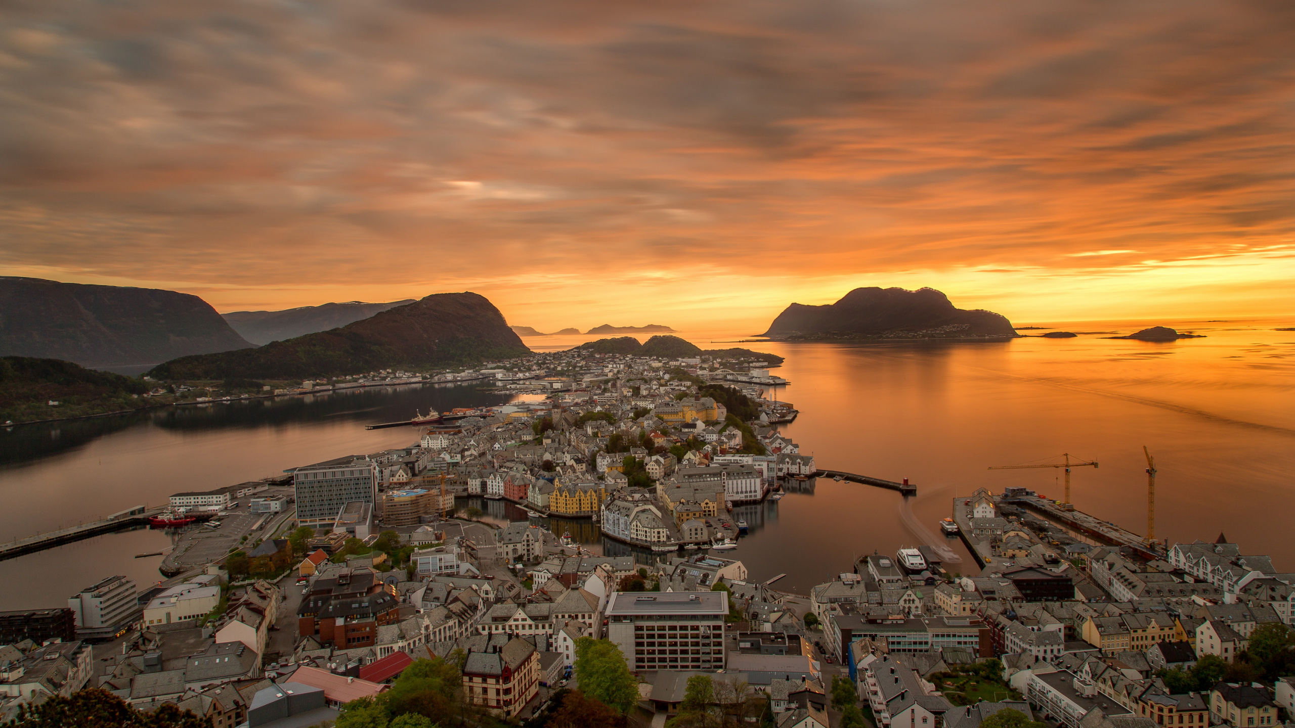 Обои lesundбыл, фьорд, побережье, закат, море в разрешении 2560x1440