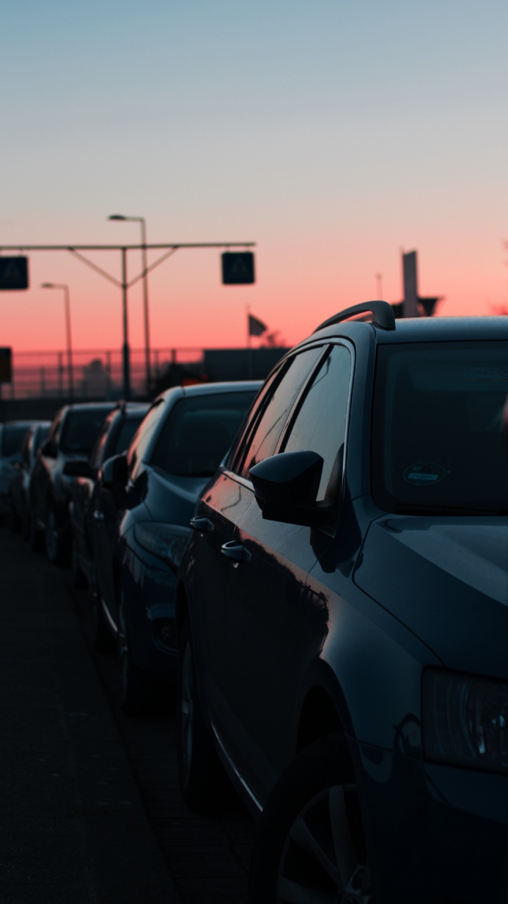 Обои авто, транспорт, автомобильный экстерьер, дорога, трафик в разрешении 720x1280