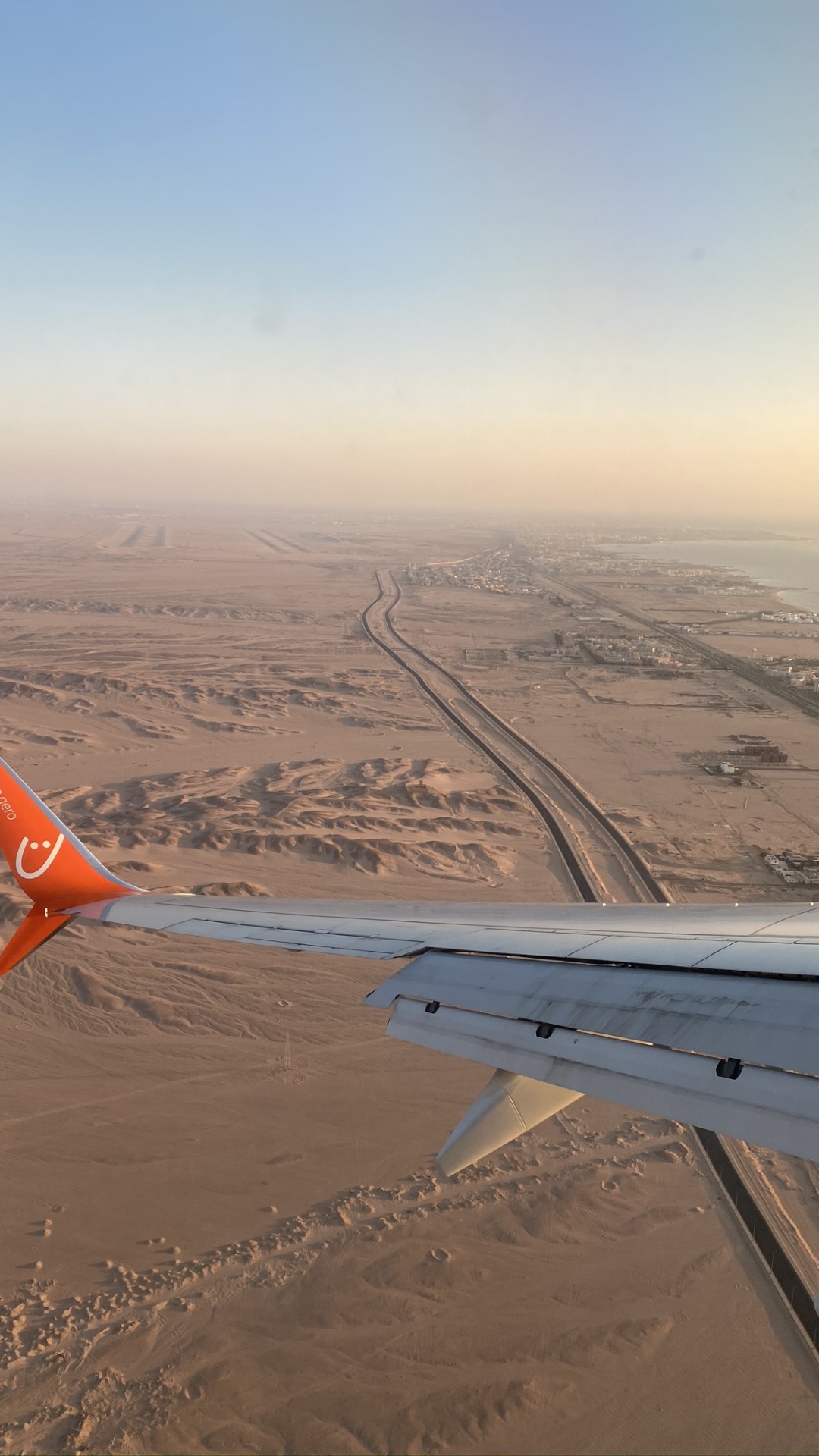 Обои самолет, самолеты, воздушное путешествие, авиация, авиакомпания в разрешении 1080x1920