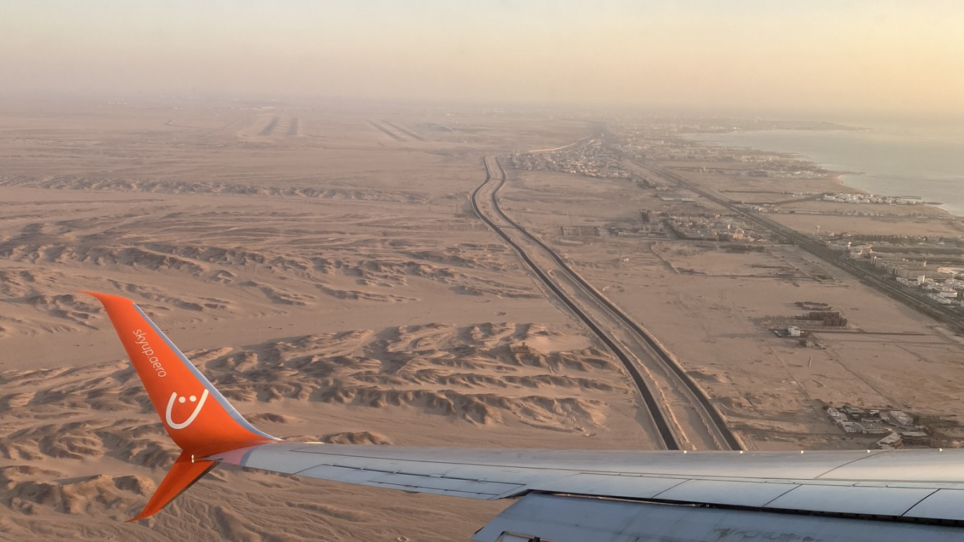 Обои самолет, самолеты, воздушное путешествие, авиация, авиакомпания в разрешении 1366x768