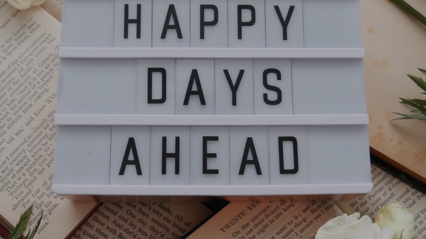 Обои древесина, андроид, планшет, книга, растение в разрешении 1366x768