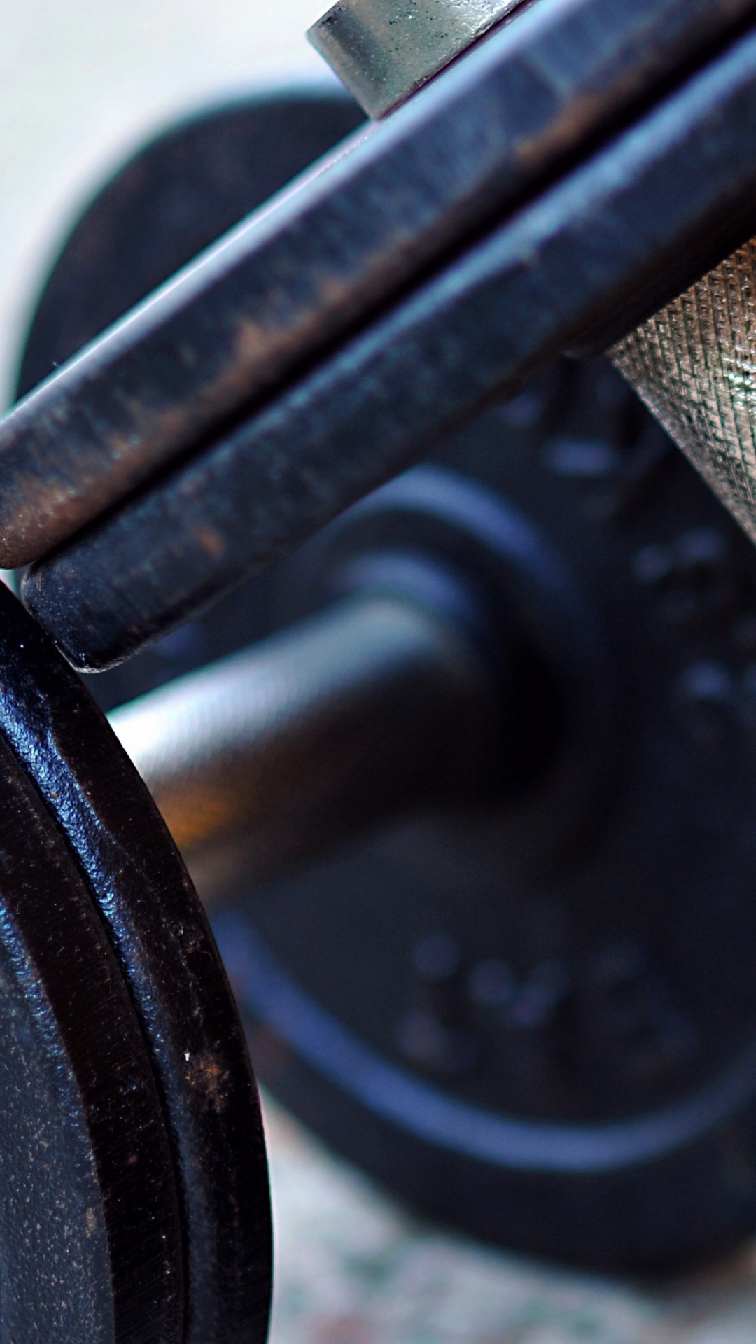 Обои силовая тренировка, гантель, упражнение, фитнесс центр, физическая подготовка в разрешении 1080x1920