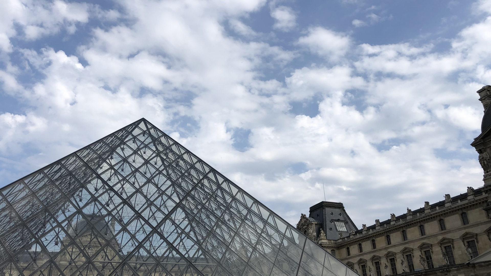 Обои жалюзи, памятник, природа, толпа, горный рельеф в разрешении 1920x1080