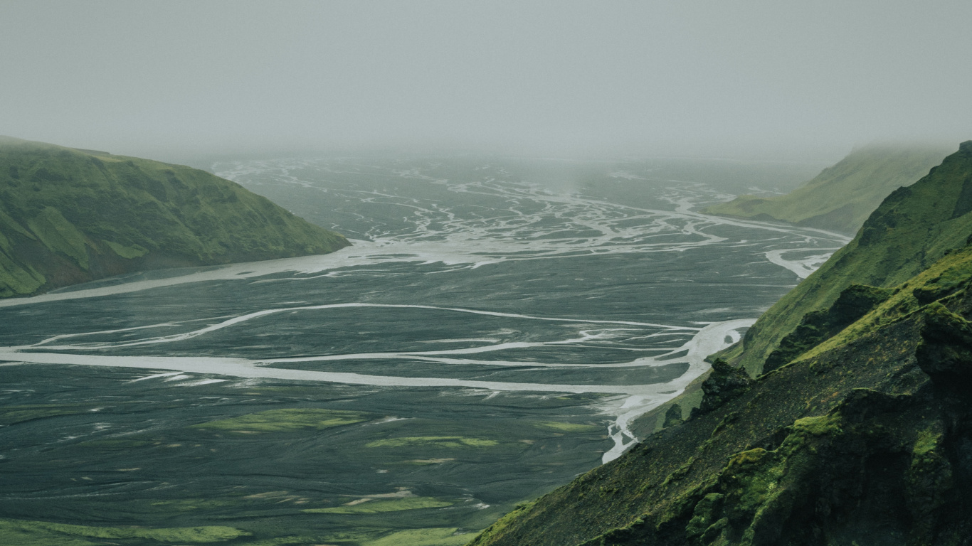 Обои нагорье, зеленый, горный рельеф, сенокосное угодье, холм в разрешении 1366x768