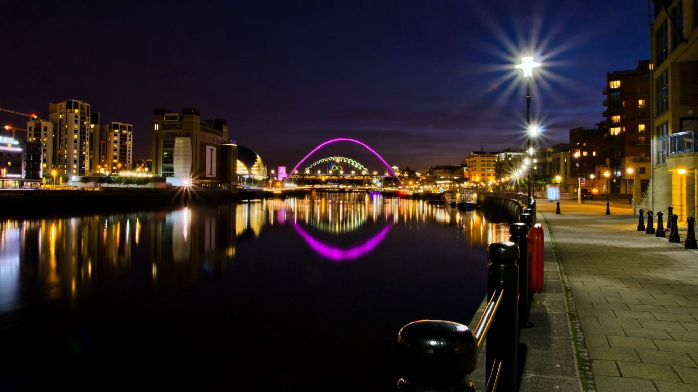 Обои отражение, закат, ночь, достопримечательность, ориентир в разрешении 1366x768