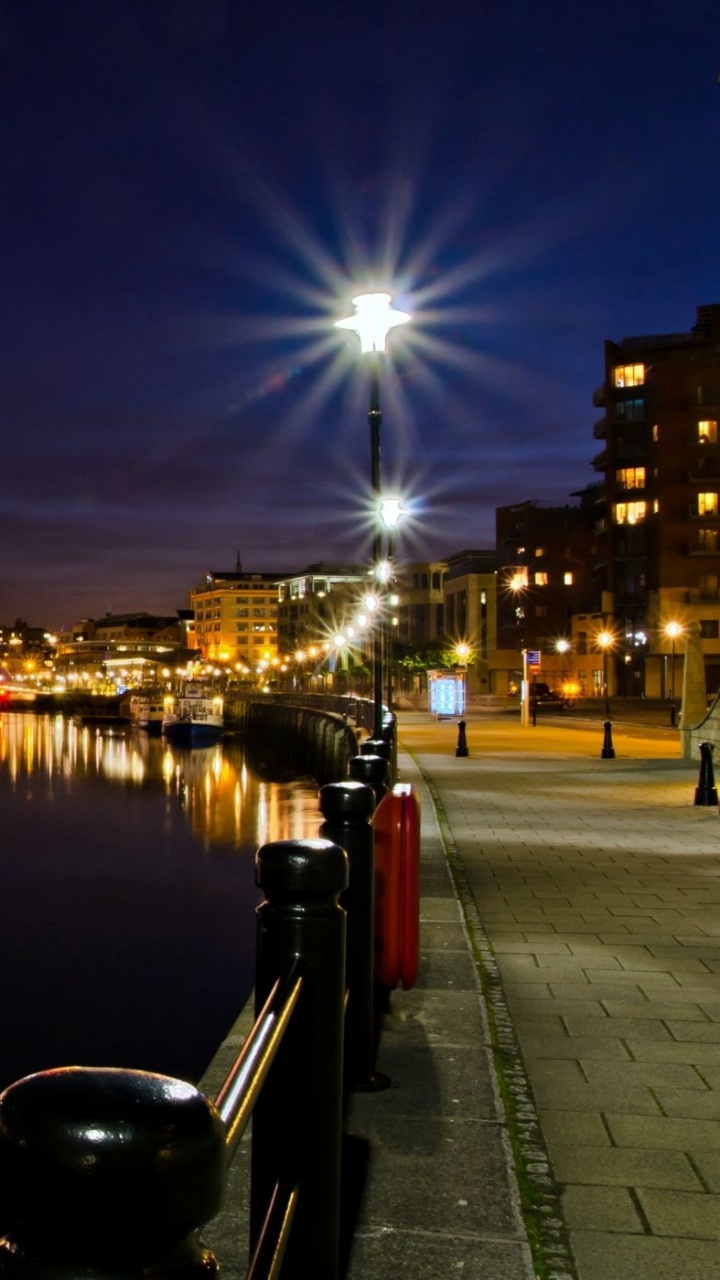 Обои отражение, закат, ночь, достопримечательность, ориентир в разрешении 720x1280