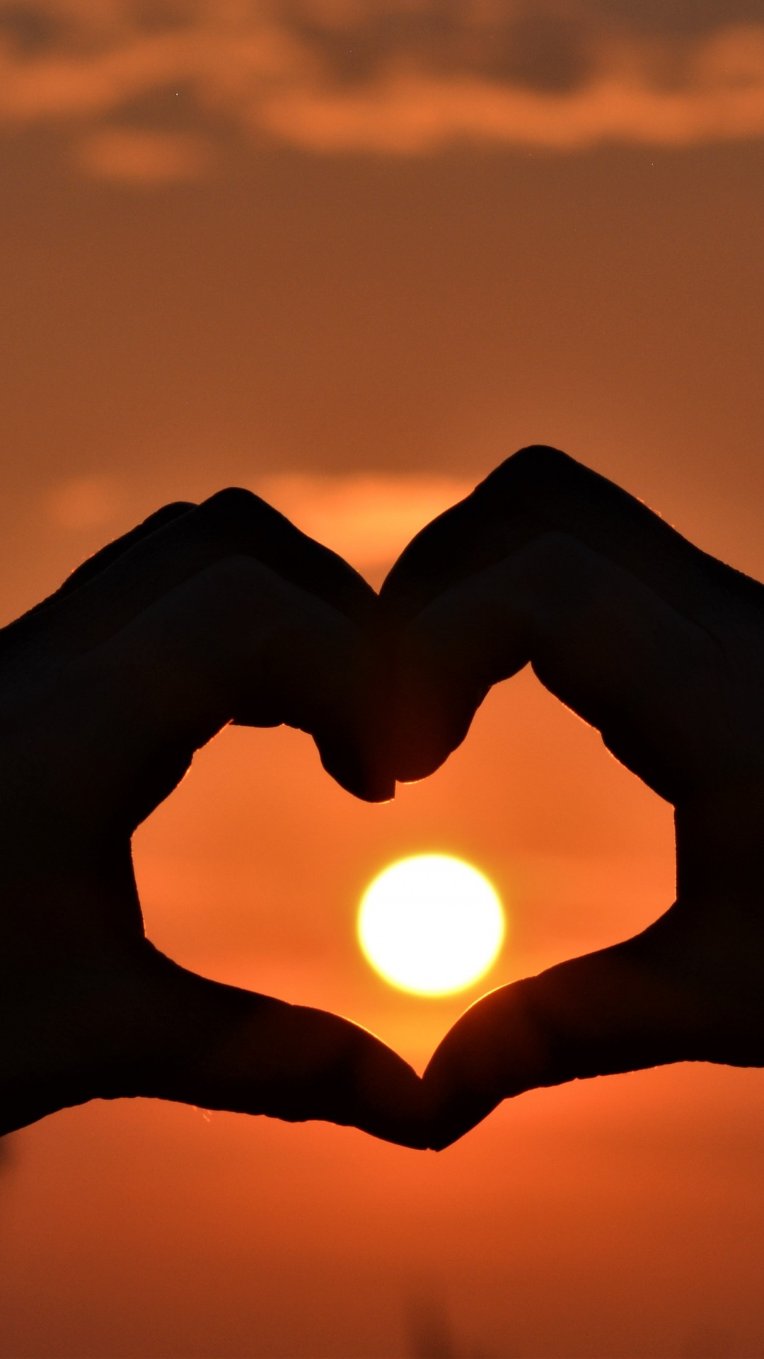 Обои сердце, Рука сердце, роман, любовь, закат в разрешении 1080x1920