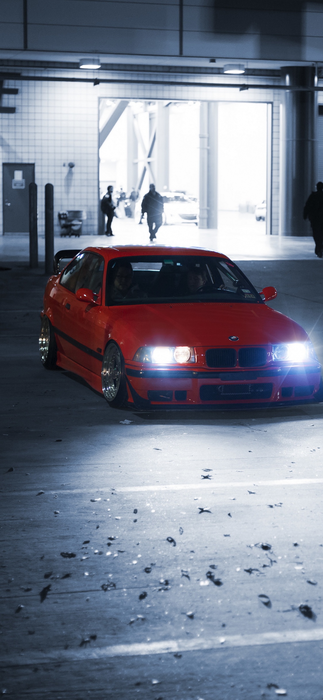 Обои семейный автомобиль, легковые автомобили, шина, колесо, капюшон в разрешении 1125x2436