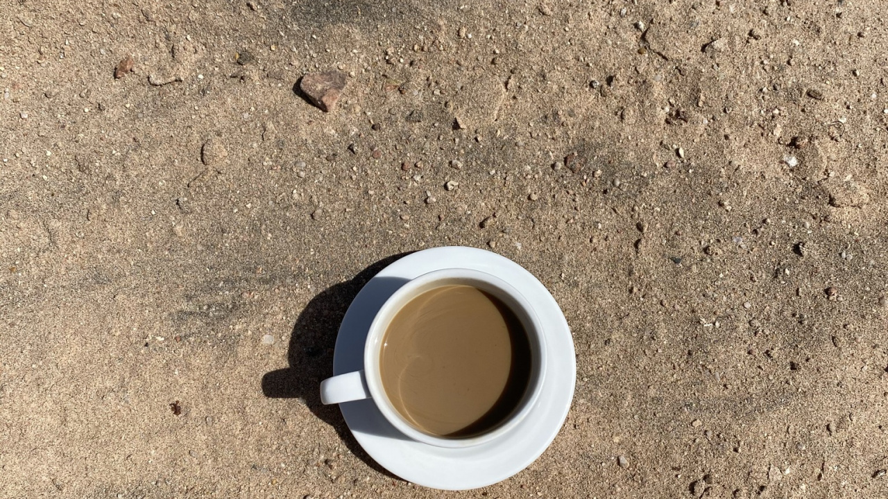 Обои чашка, кофе, serveware, напиток, цвет беж в разрешении 1280x720