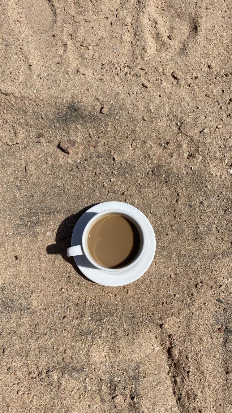 Обои чашка, кофе, serveware, напиток, цвет беж в разрешении 750x1334