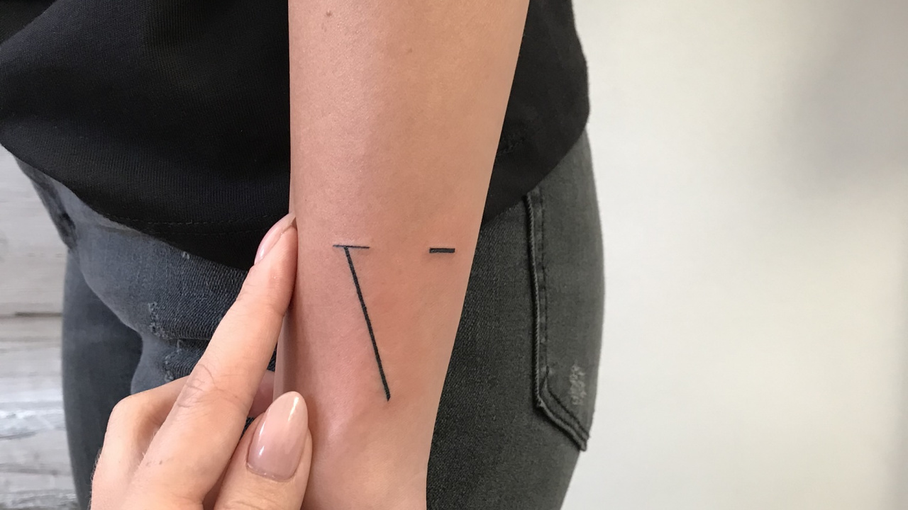 Обои плечо, палец, кожа, рукав, сустав в разрешении 1280x720