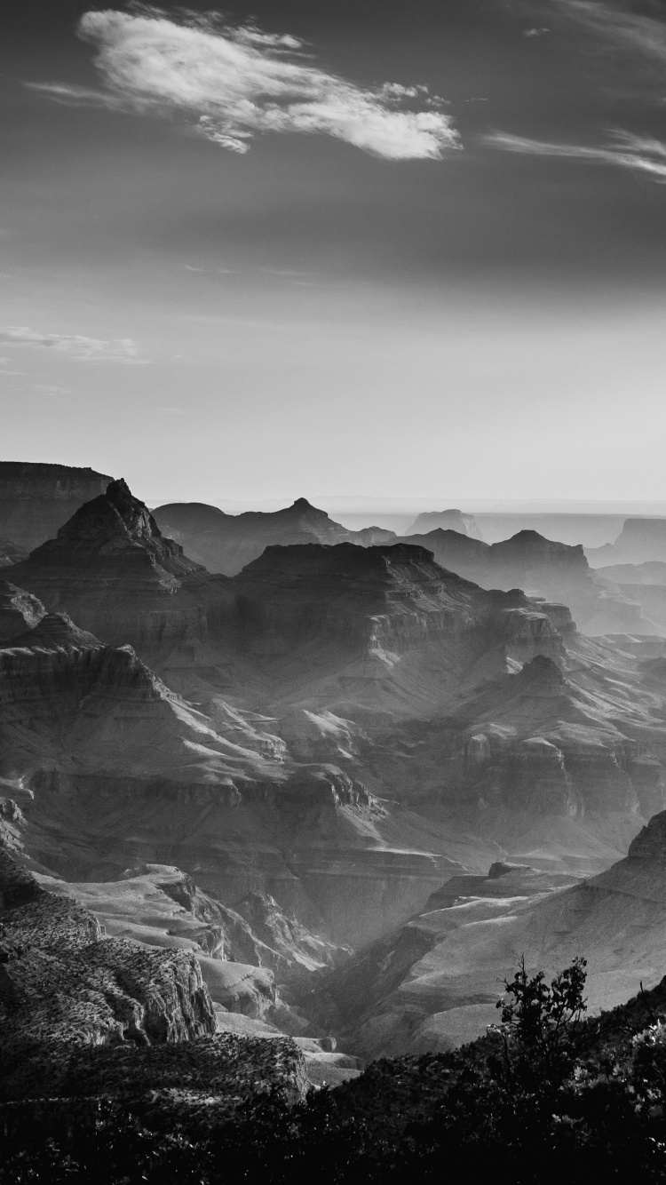 Обои черный и белый, облако, гора, горный ландшафт, монохромный режим в разрешении 750x1334