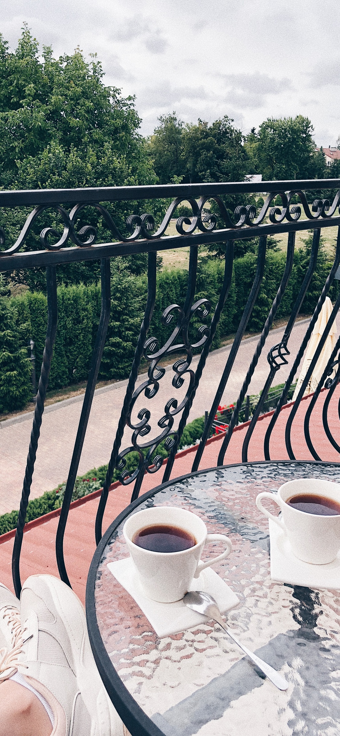 Обои железо, забор, поручень, вода, наука в разрешении 1125x2436