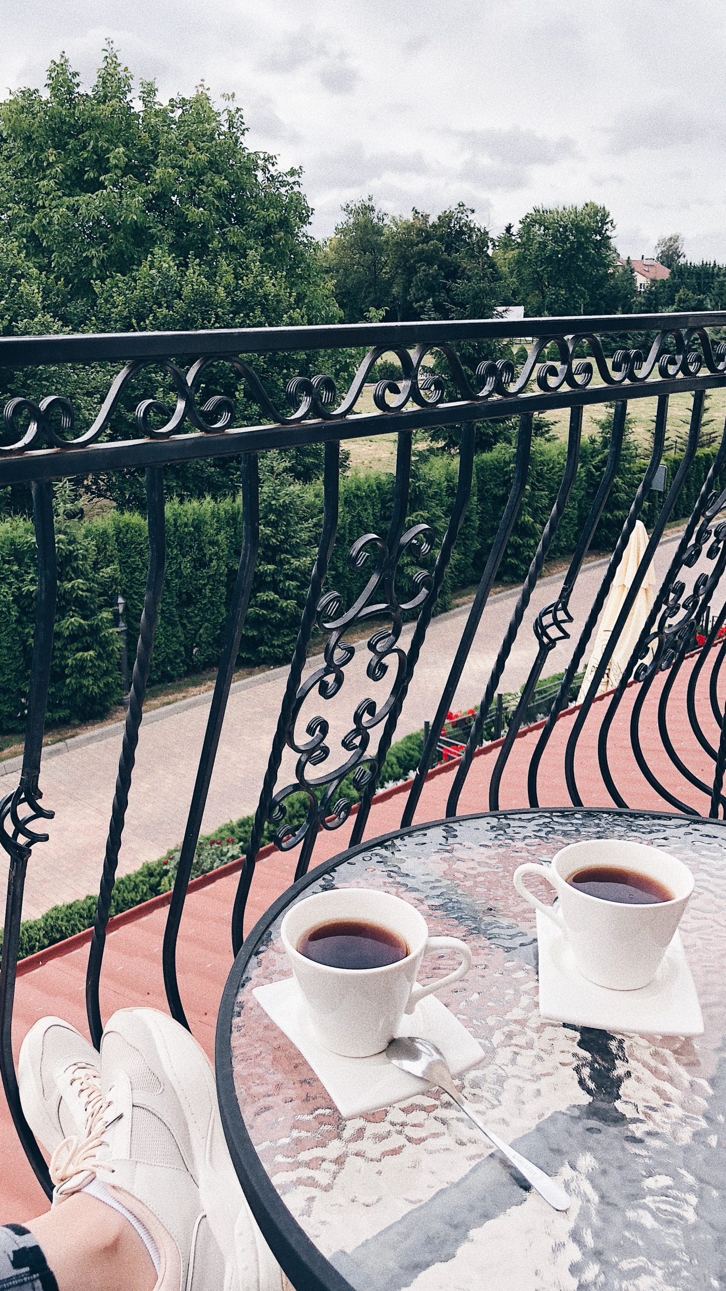 Обои железо, забор, поручень, вода, наука в разрешении 1440x2560