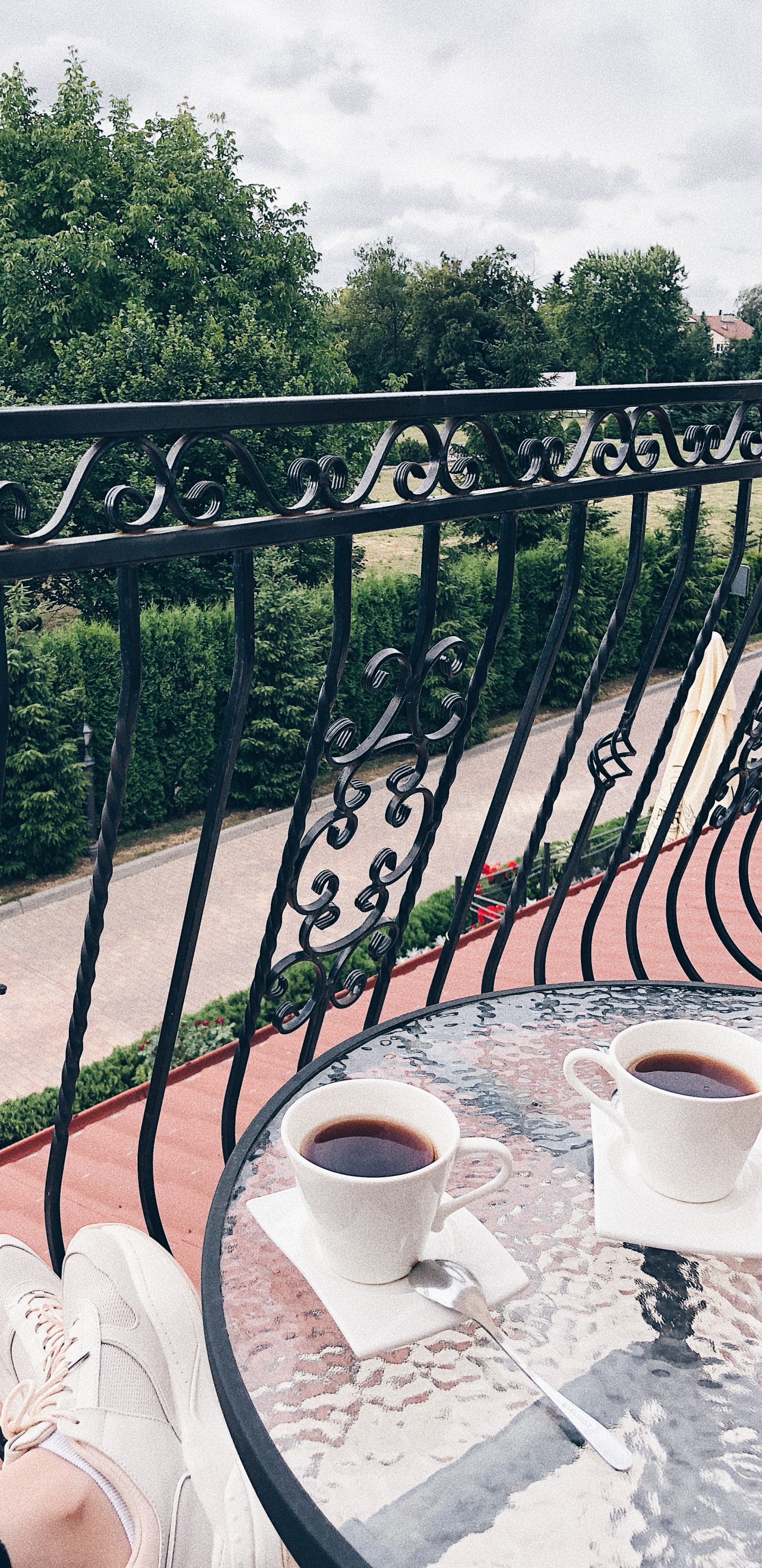 Обои железо, забор, поручень, вода, наука в разрешении 1440x2960