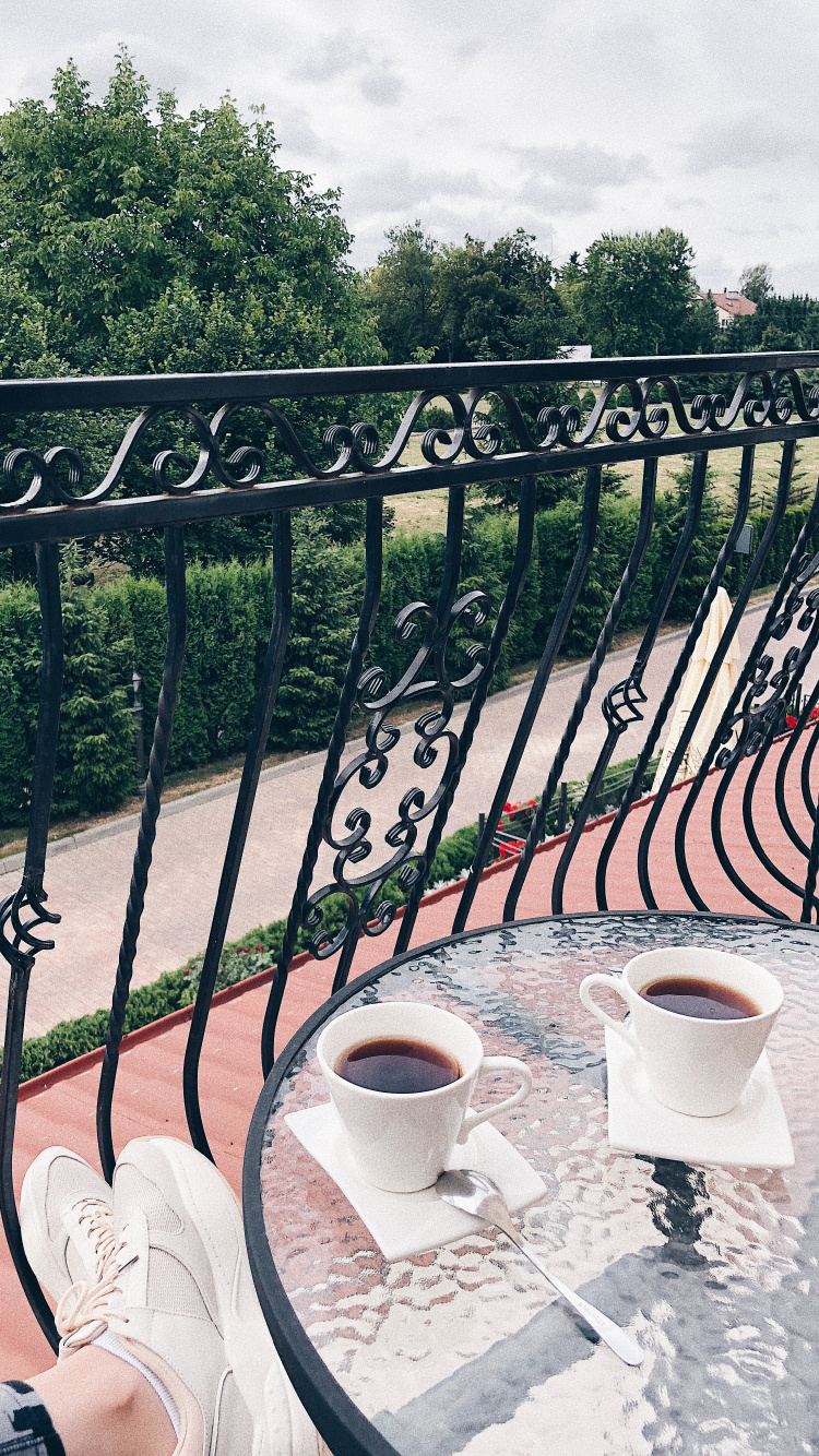 Обои железо, забор, поручень, вода, наука в разрешении 750x1334