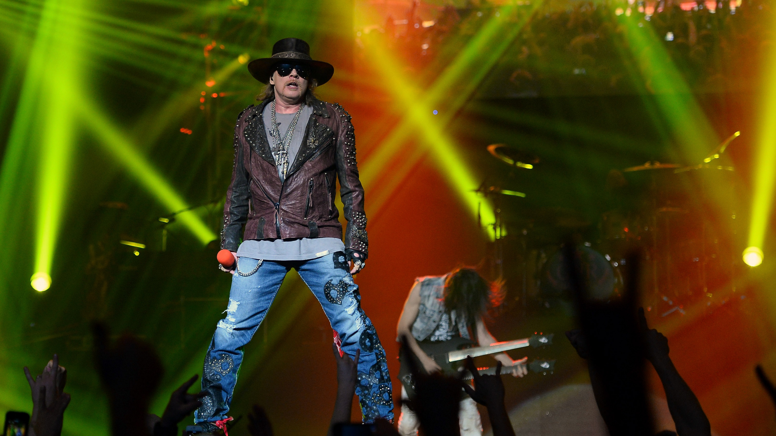 Обои Guns N Roses, Аксель Роуз, рокконцерт, музыкальный ансамбль, Представление в разрешении 2560x1440