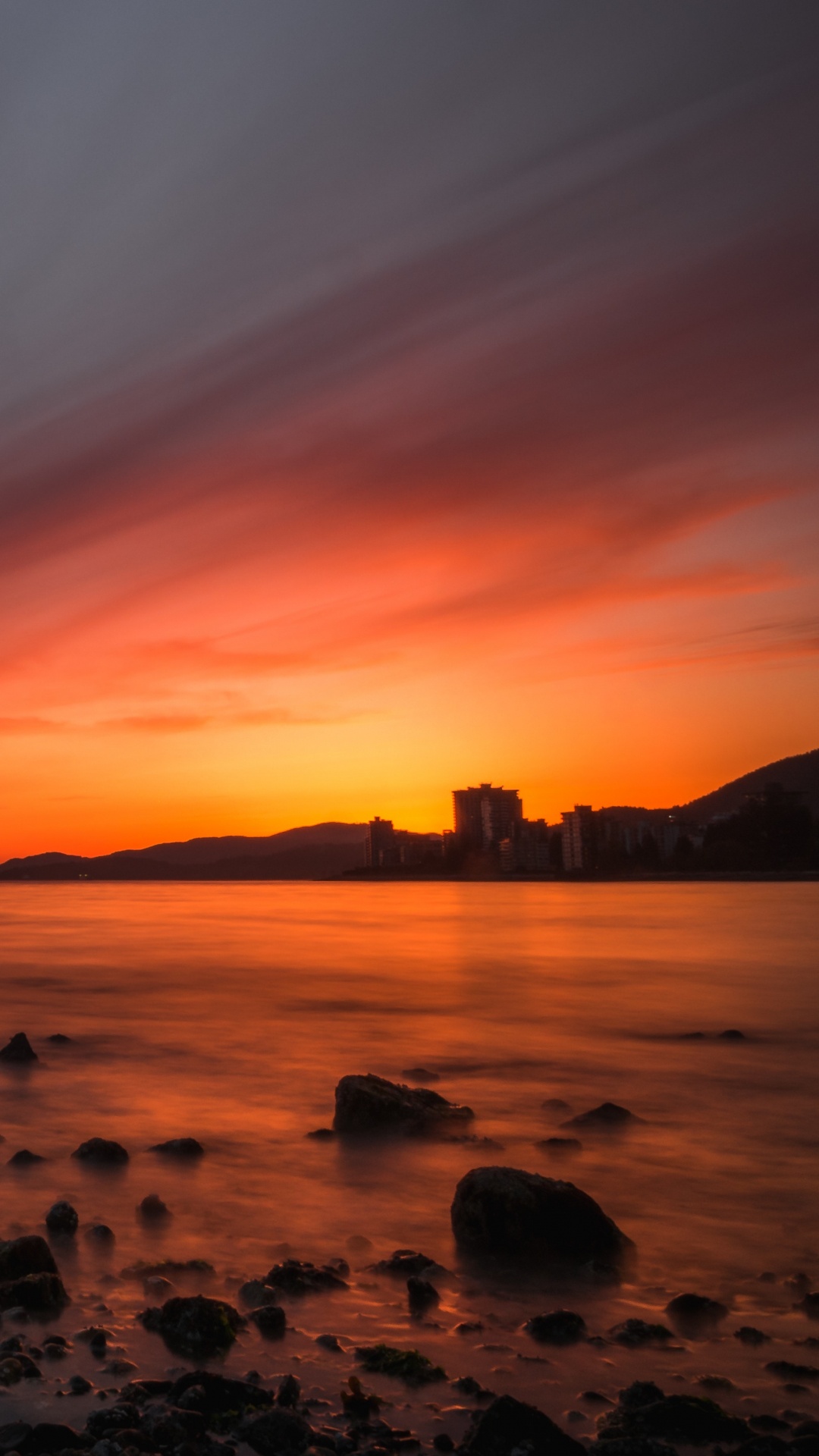 Обои закат, море, горизонт, берег, послесвечение в разрешении 1080x1920