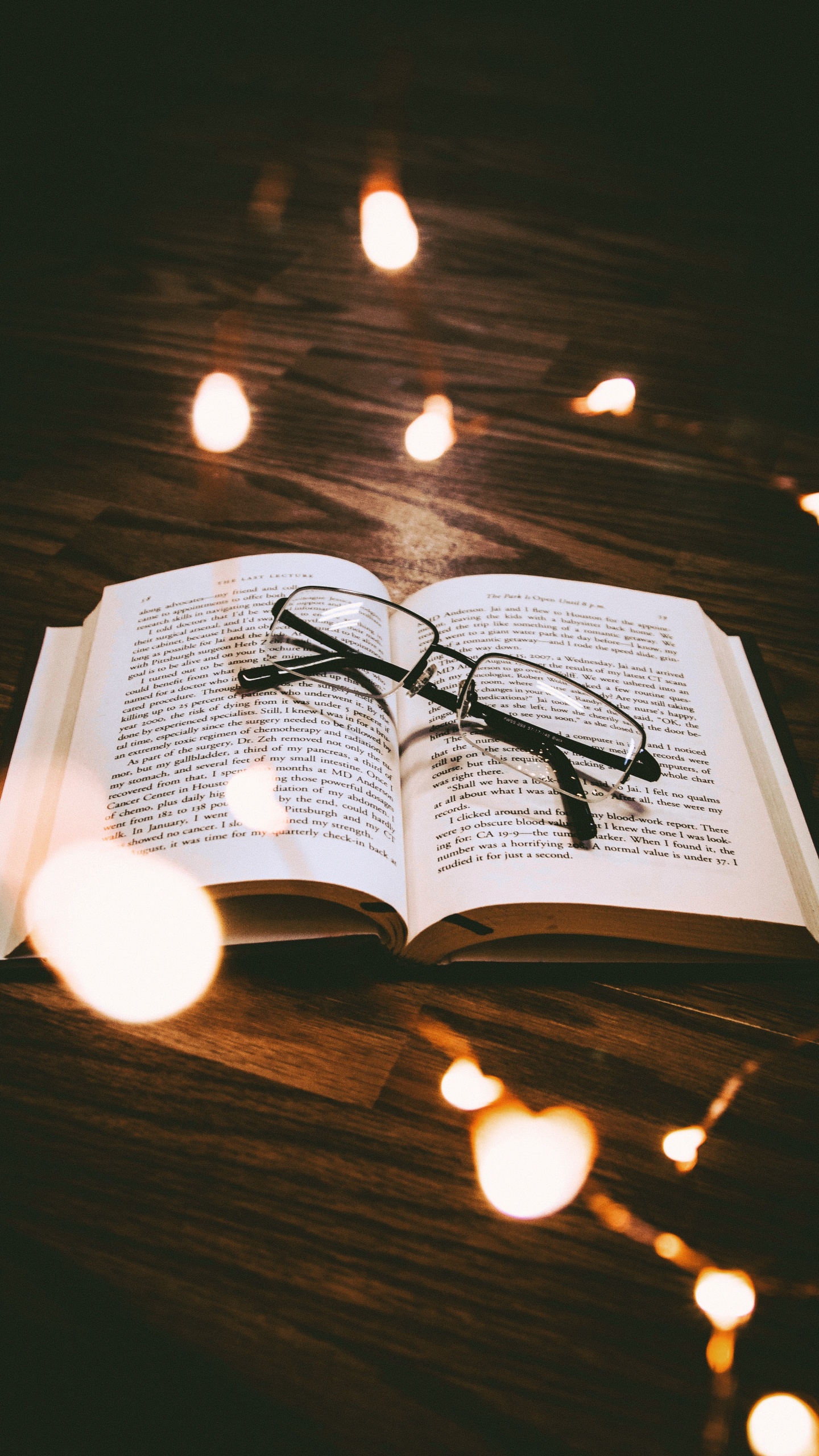 Обои чтение, книга, публикация, бумага, пурпурное сердце в разрешении 1440x2560