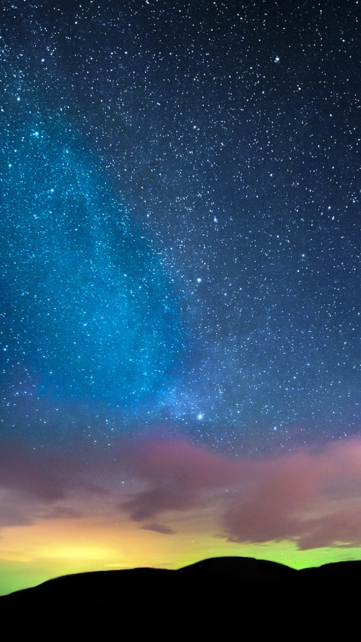 Обои Аврора, звезда, горизонт, ночь, ночное небо в разрешении 720x1280