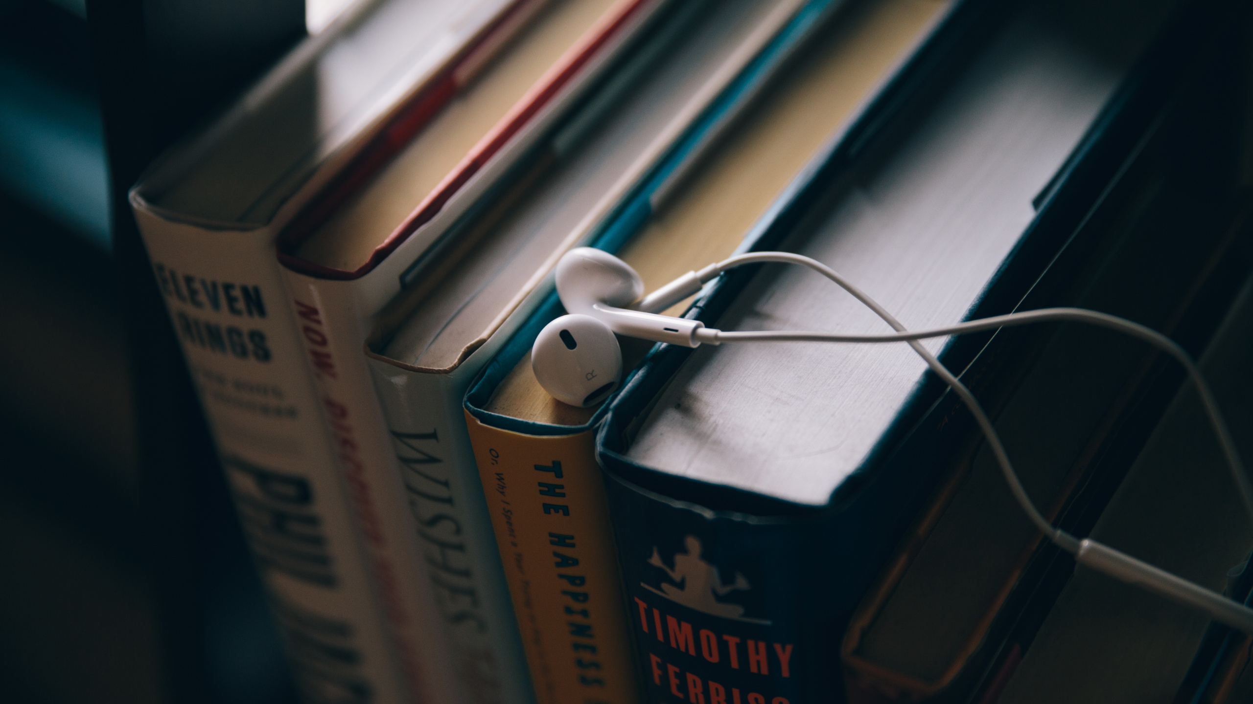 Обои образование, текст, книга, материальное свойство, публикация в разрешении 2560x1440