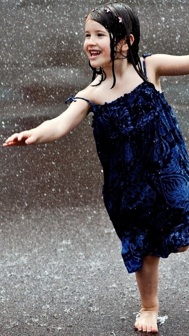 Обои дождь, вода, красота, счастье, башмак в разрешении 720x1280