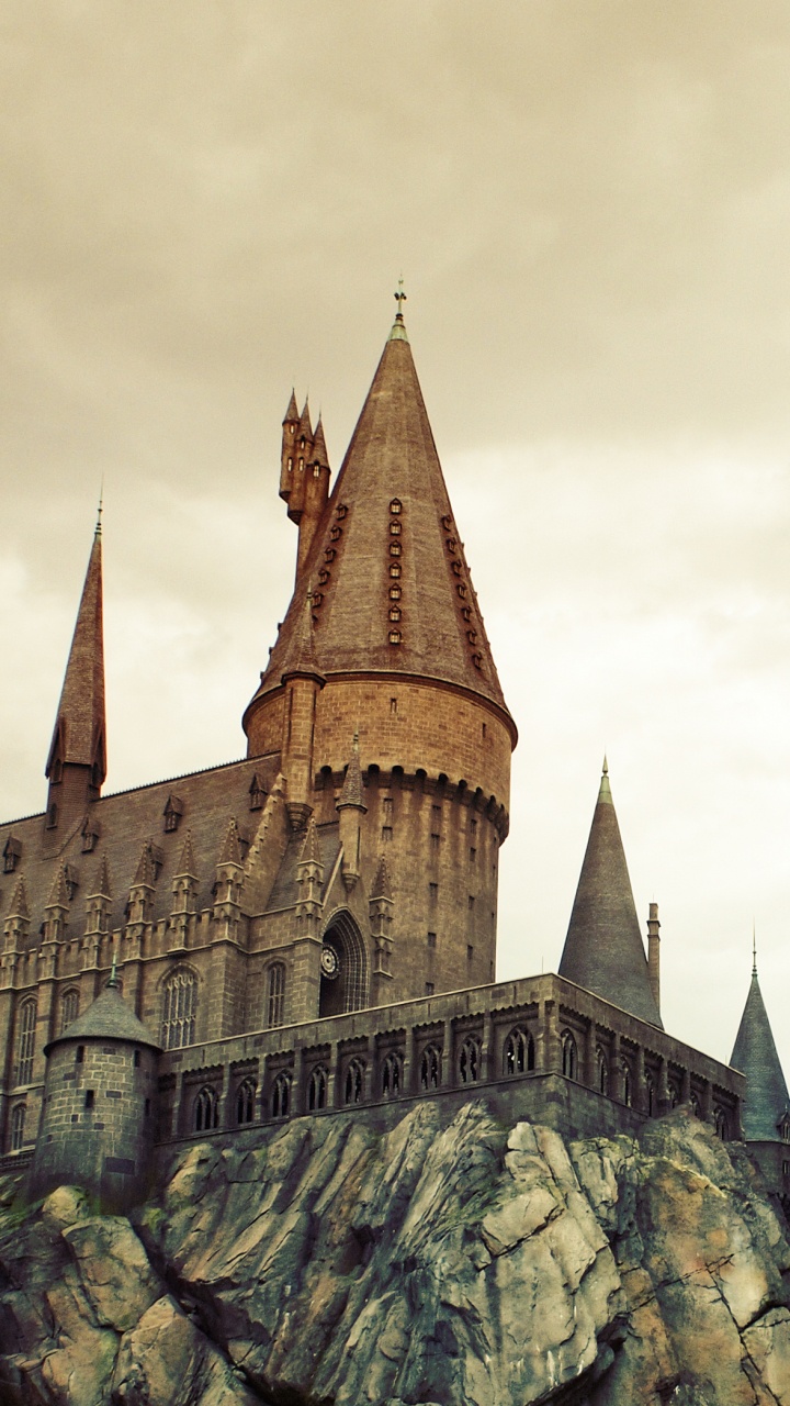 Обои Волшебный мир Гарри Поттера, достопримечательность, ориентир, здание, средневековая архитектура в разрешении 720x1280