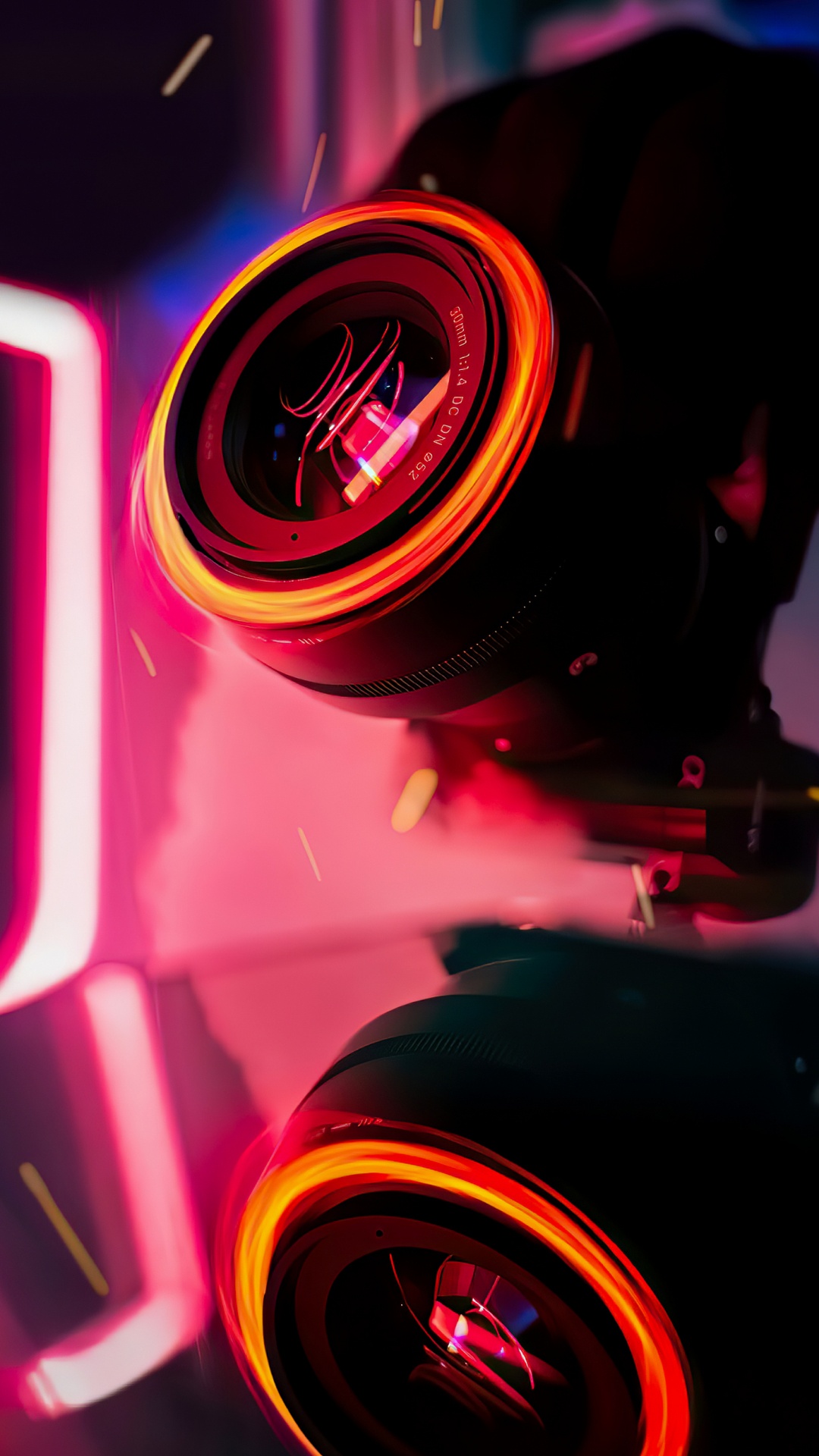 Обои мотоцикл, легковые автомобили, автомобильное освещение, автомобильные шины, капюшон в разрешении 1080x1920