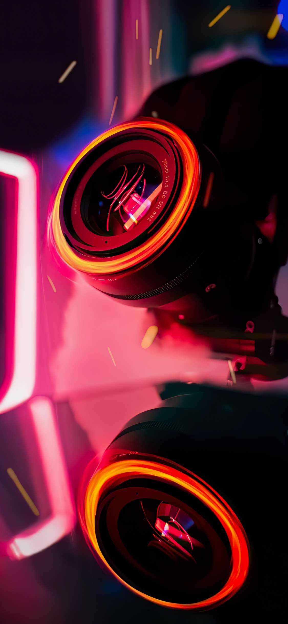 Обои мотоцикл, легковые автомобили, автомобильное освещение, автомобильные шины, капюшон в разрешении 1125x2436