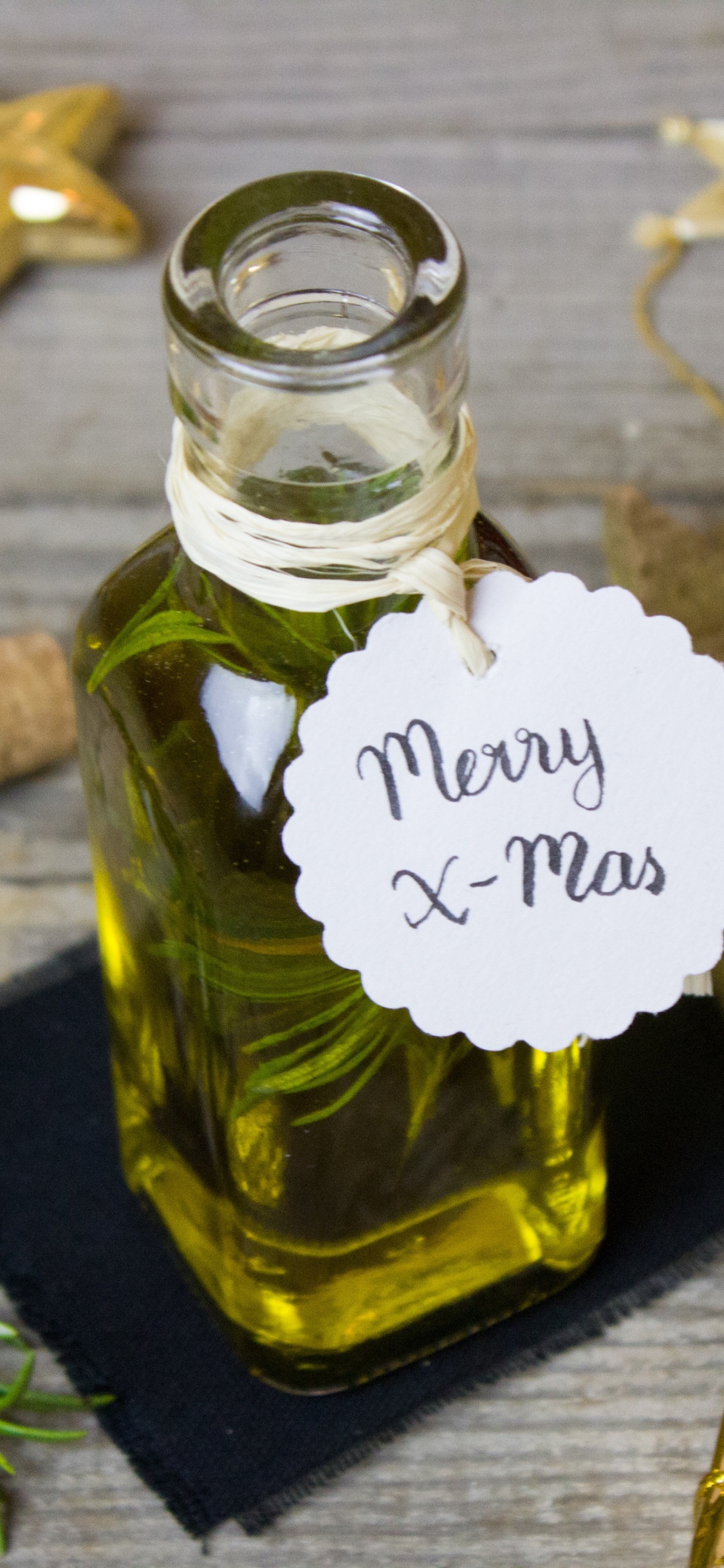 Обои оливковое масло, розмарин, оливка, нефть, специя в разрешении 1125x2436