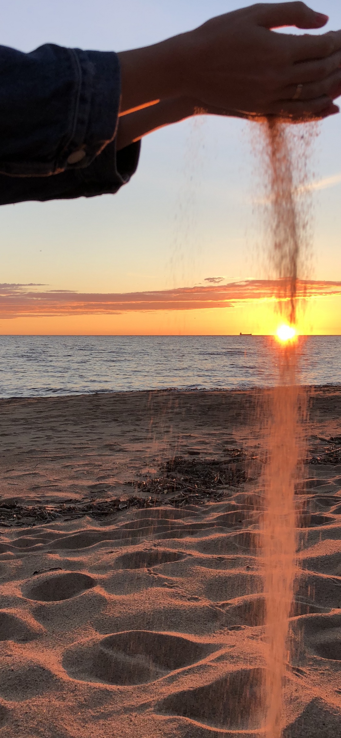 Обои море, вода, восход солнца, водоем, жидкость в разрешении 1125x2436