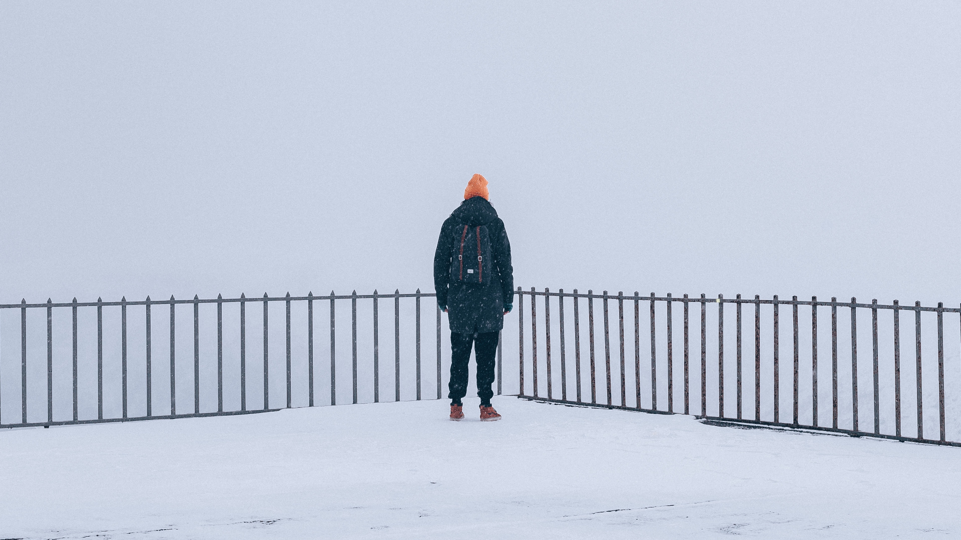 Обои снег, зима, замораживание, стояние, дымка в разрешении 1920x1080