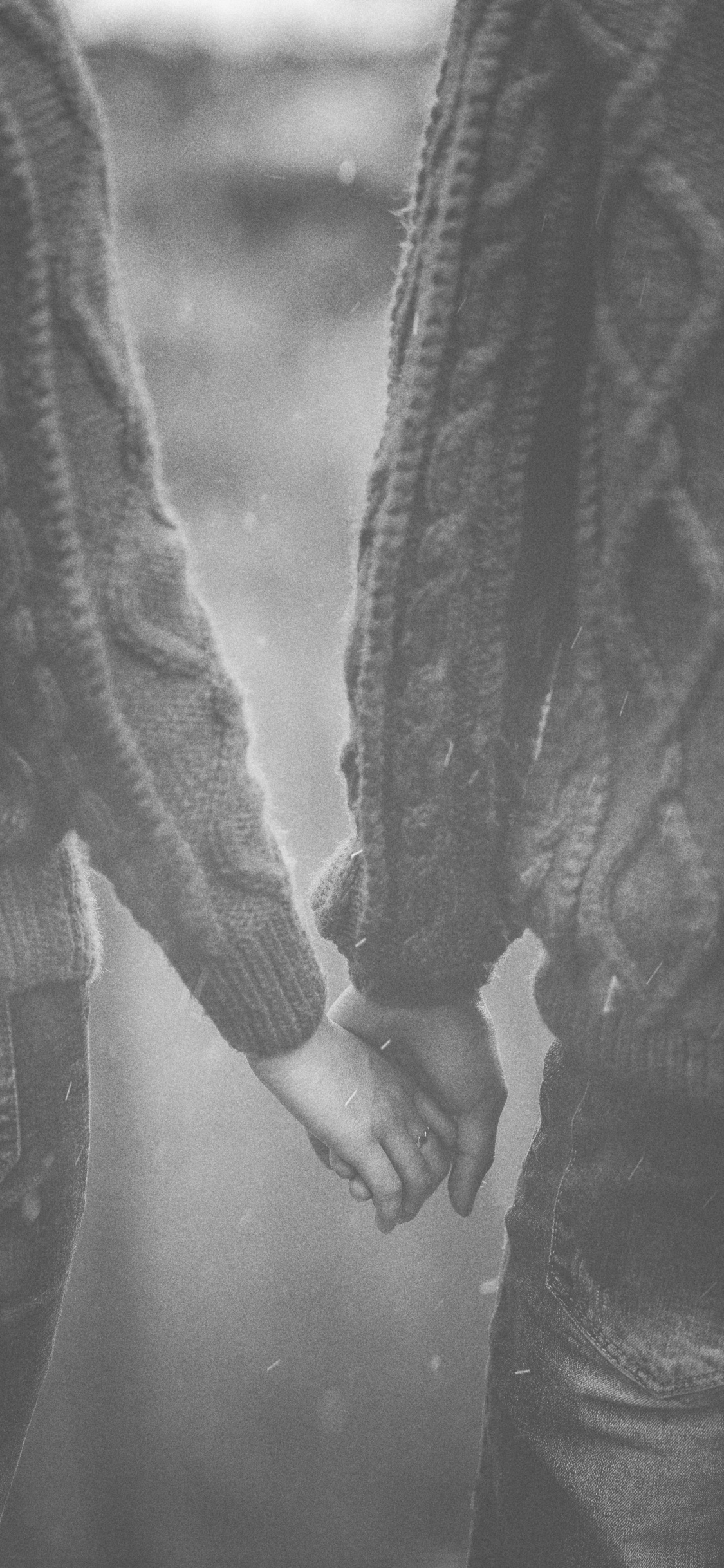 Обои белые, черный, держась за руки, жест, монохромный в разрешении 1125x2436