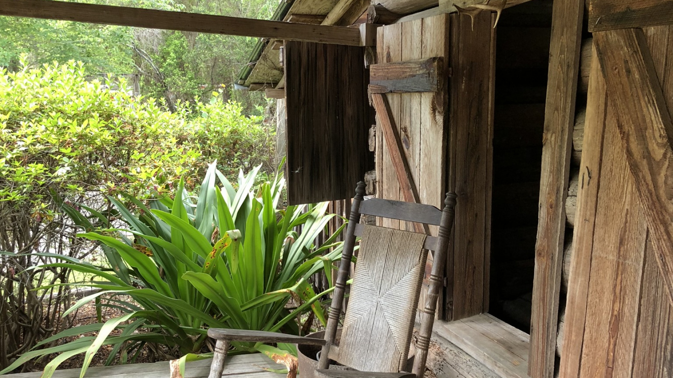 Обои бревенчатый домик, биология, древесина, твердая древесина, сельский район в разрешении 1366x768