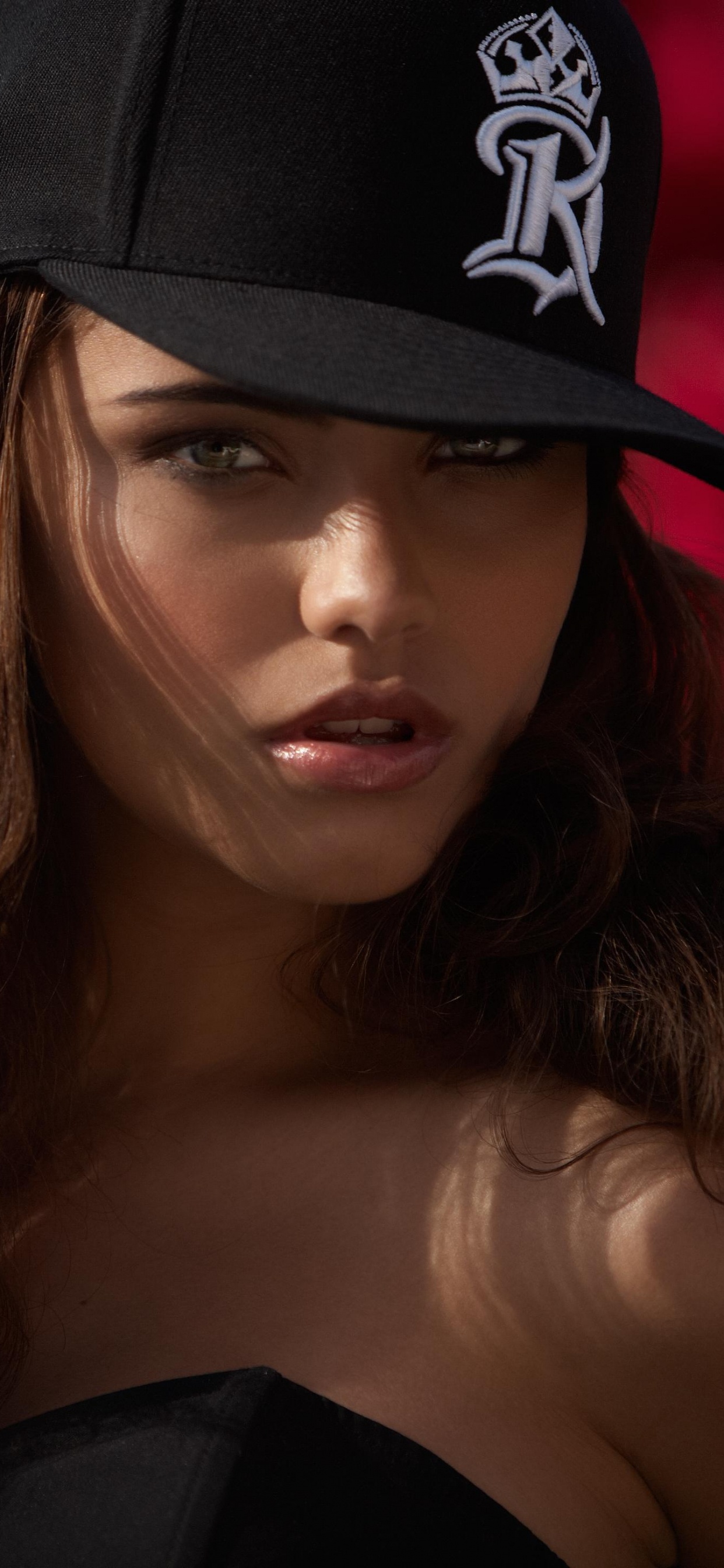 Обои красота, губа, модель, каштановые волосы, леди в разрешении 1242x2688