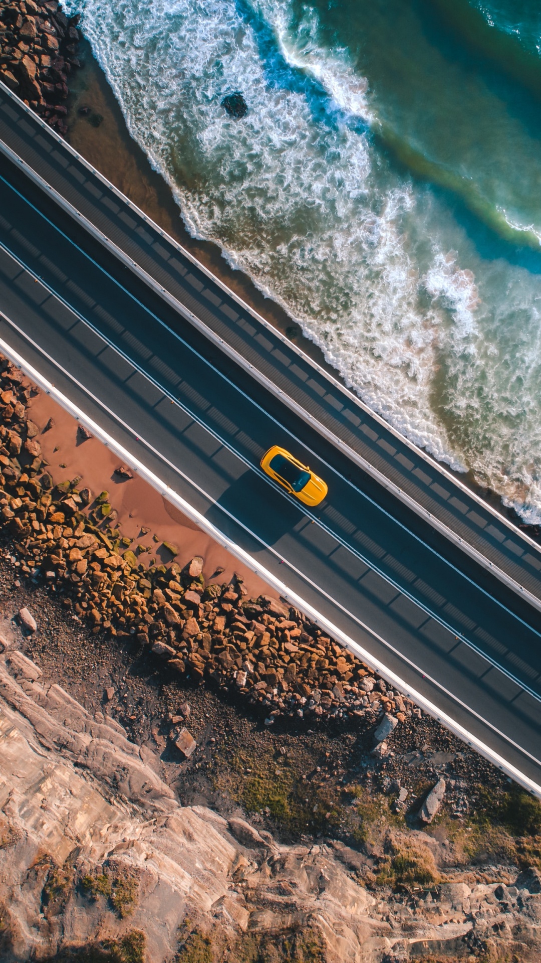 Обои вид с воздуха, дорога, гидроресурсы, вода, дорожное покрытие в разрешении 1080x1920