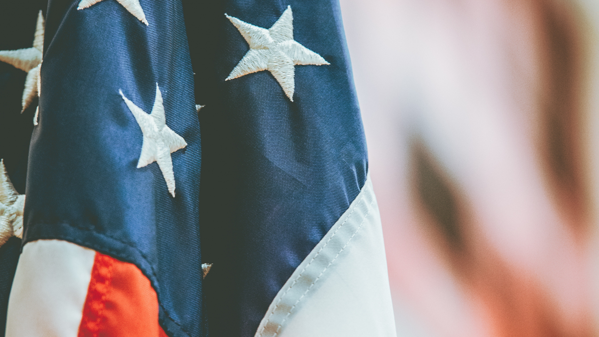 Обои флаг, красный цвет, флаг Соединенных Штатов, синий, платье в разрешении 1920x1080