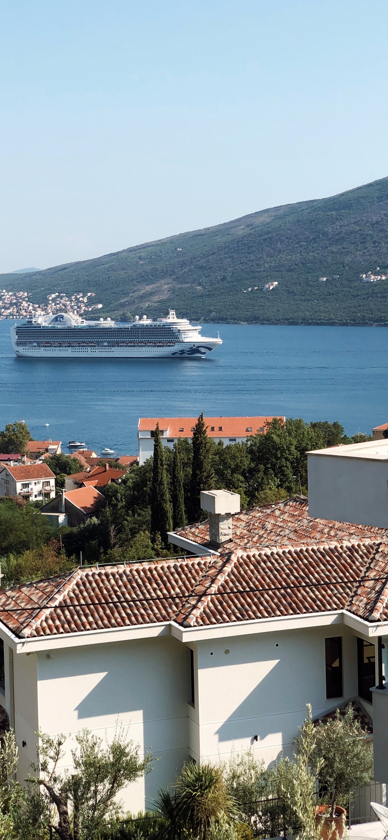 Обои море, недвижимость, вода, судно, лодка в разрешении 1242x2688