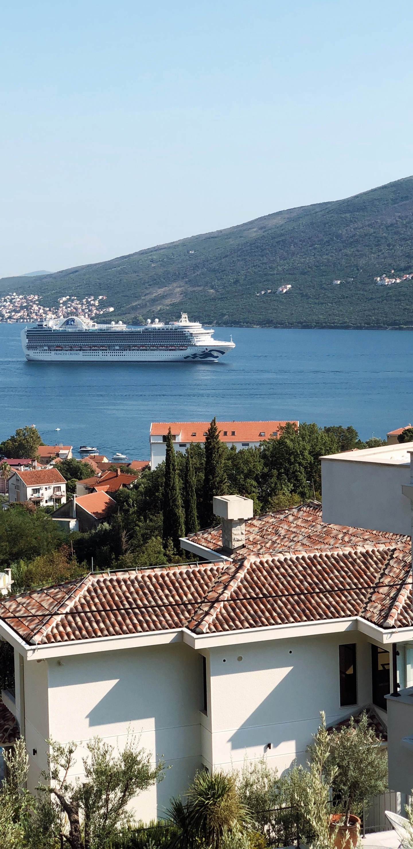 Обои море, недвижимость, вода, судно, лодка в разрешении 1440x2960