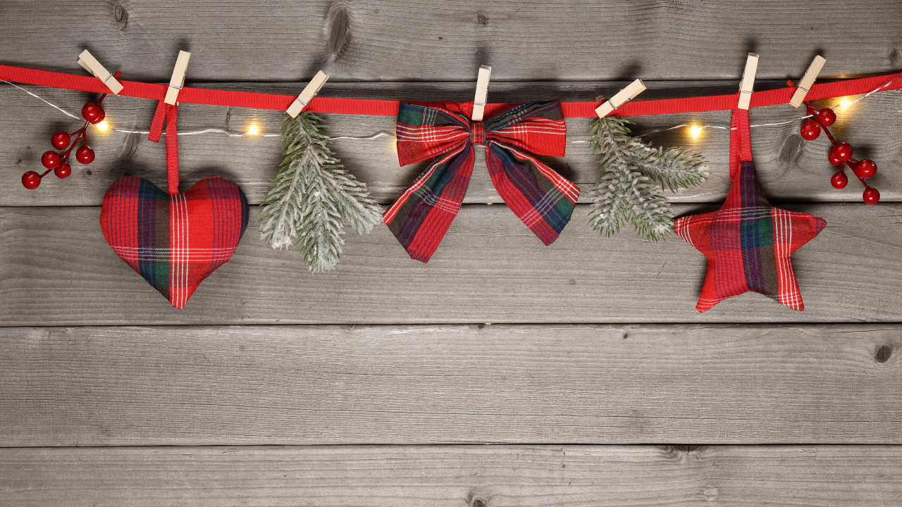 Обои Рождественский день, Рождественские украшения, Новый год, красный цвет, древесина в разрешении 1280x720