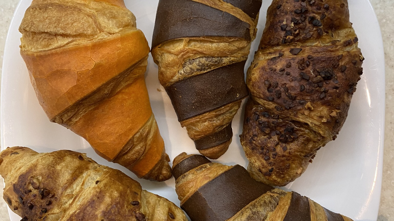 Обои натуральный материал, загар, привычная пища, нездоровая пища, хлебобулочные изделия в разрешении 1280x720